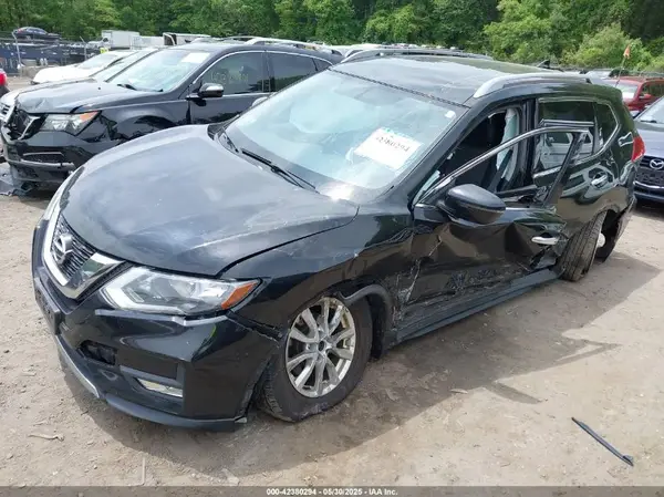 JN8AT2MV2HW011530 2017 NISSAN ROGUE - Image 2