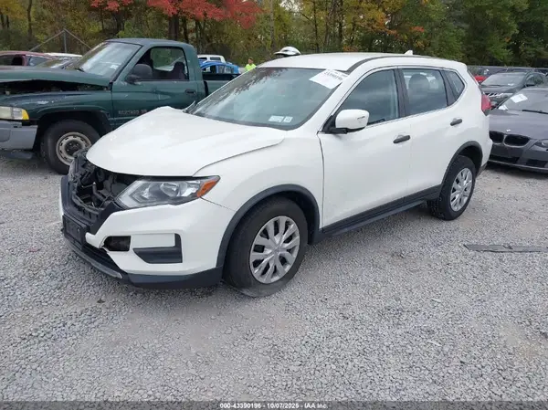JN8AT2MV2HW013438 2017 NISSAN ROGUE - Image 2