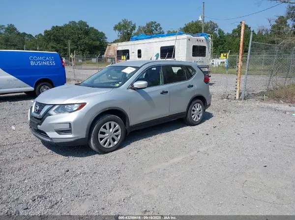 JN8AT2MV2HW014671 2017 NISSAN ROGUE - Image 2