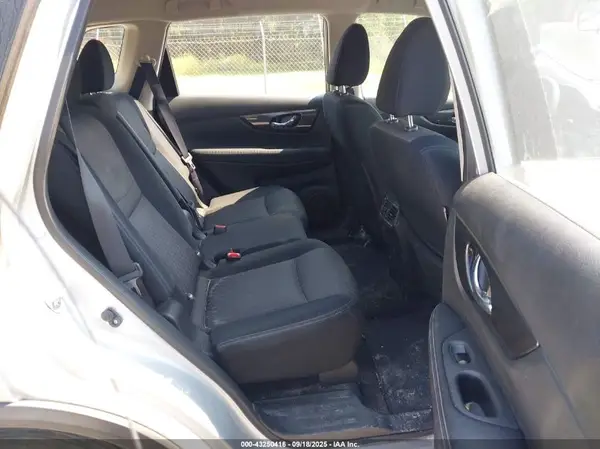 JN8AT2MV2HW014671 2017 NISSAN ROGUE - Image 8