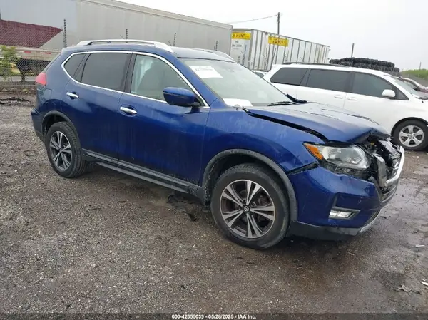 JN8AT2MV2HW016095 2017 NISSAN ROGUE - Image 1