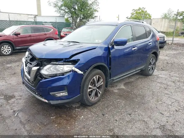 JN8AT2MV2HW016095 2017 NISSAN ROGUE - Image 2