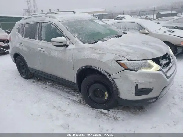 JN8AT2MV2HW020504 2017 NISSAN ROGUE - Image 1