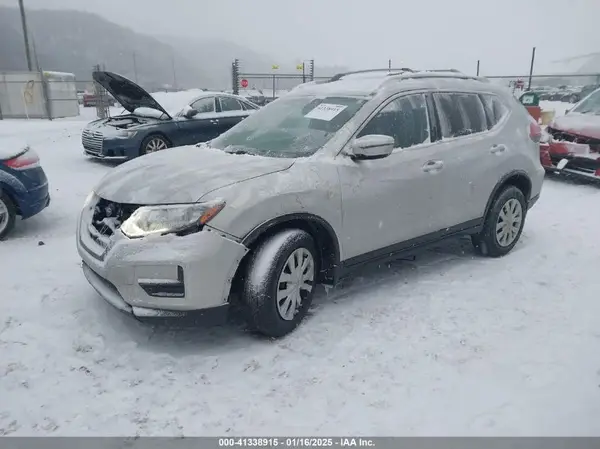 JN8AT2MV2HW020504 2017 NISSAN ROGUE - Image 2