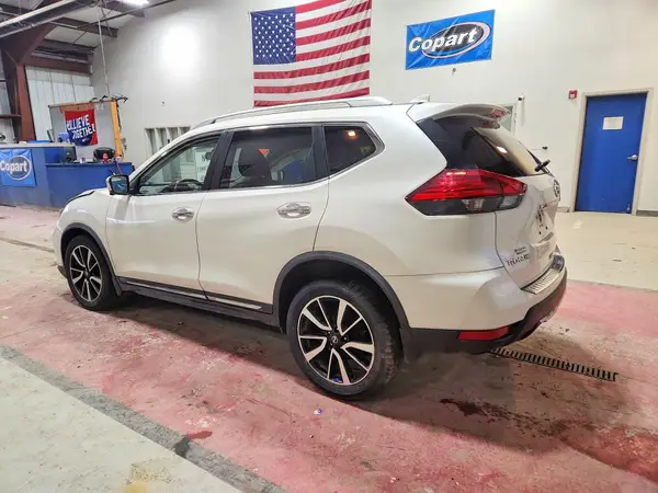 JN8AT2MV2HW021975 2017 NISSAN ROGUE - Image 2
