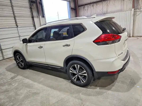 JN8AT2MV2HW022835 2017 NISSAN ROGUE - Image 2