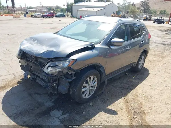 JN8AT2MV2HW023323 2017 NISSAN ROGUE - Image 2