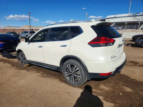 JN8AT2MV2HW023905 2017 NISSAN ROGUE - Image 2