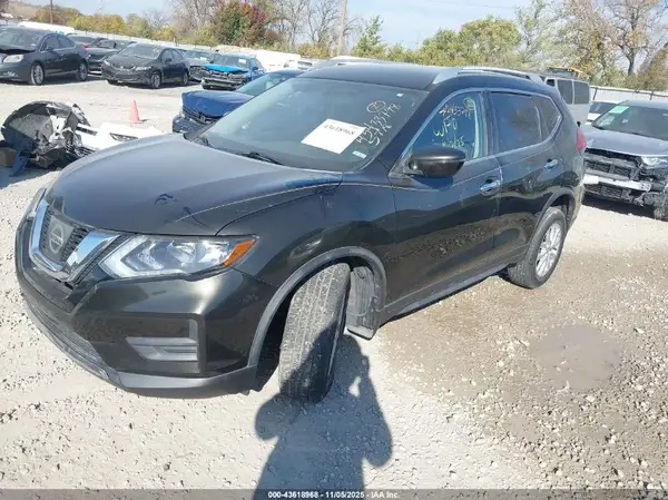 JN8AT2MV2HW025718 2017 NISSAN ROGUE - Image 2