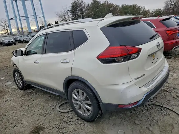 JN8AT2MV2HW026075 2017 NISSAN ROGUE - Image 2
