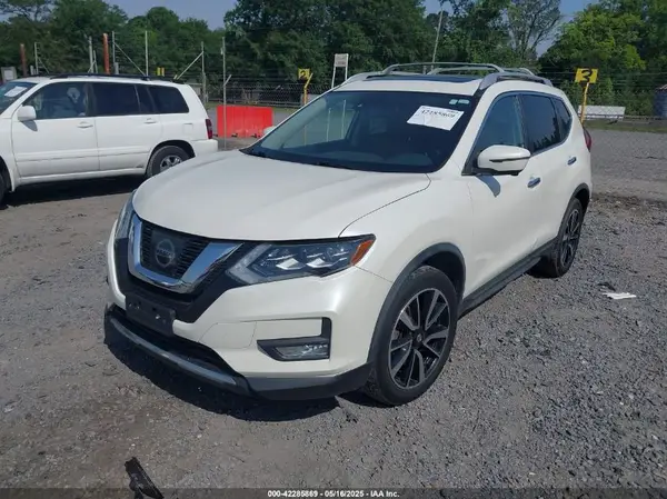 JN8AT2MV2HW027176 2017 NISSAN ROGUE - Image 2