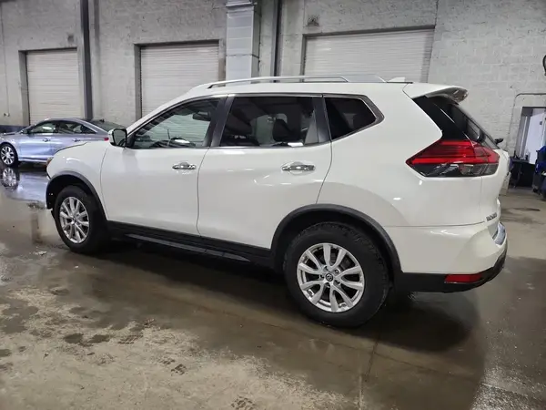 JN8AT2MV2HW250334 2017 NISSAN ROGUE - Image 2