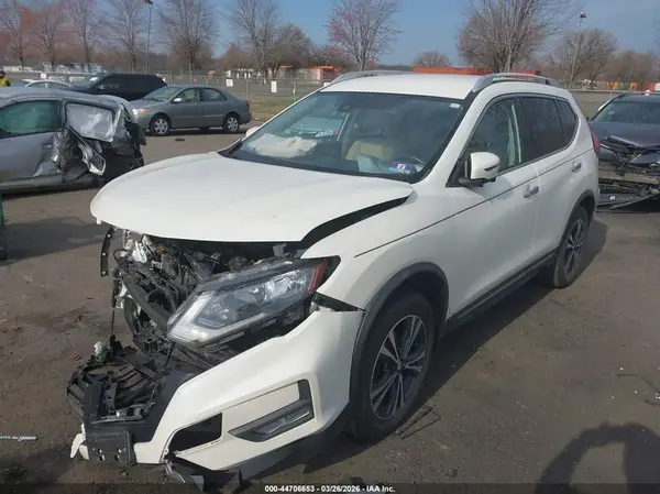 JN8AT2MV2HW254027 2017 NISSAN ROGUE - Image 2