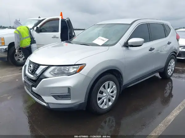 JN8AT2MV2HW255100 2017 NISSAN ROGUE - Image 2