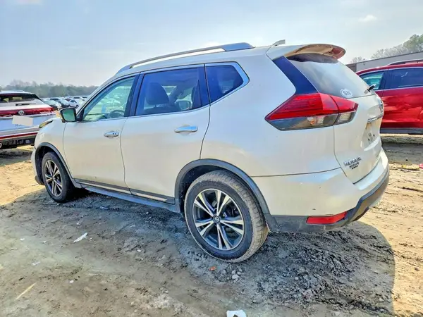 JN8AT2MV2HW256439 2017 NISSAN ROGUE - Image 2