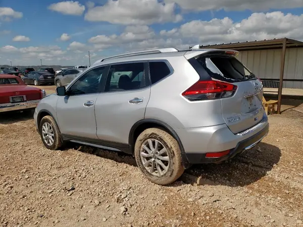 JN8AT2MV2HW258983 2017 NISSAN ROGUE - Image 2