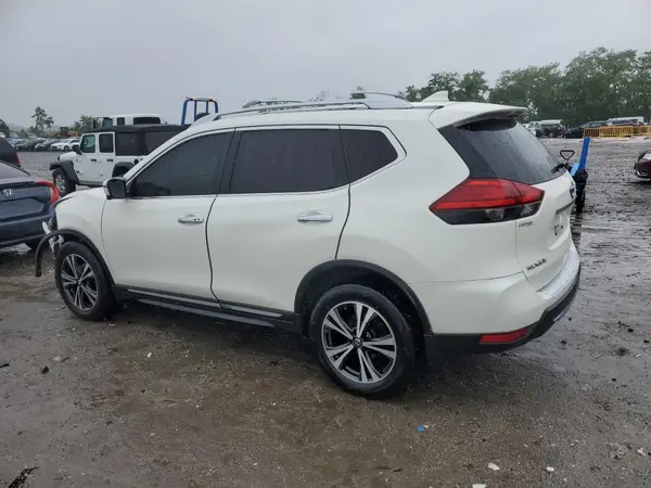 JN8AT2MV2HW260510 2017 NISSAN ROGUE - Image 2