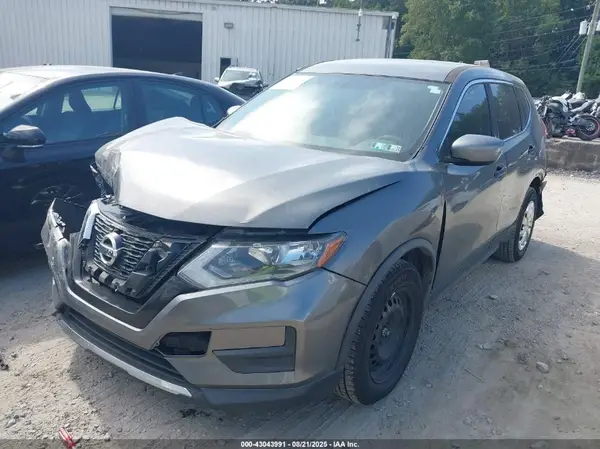 JN8AT2MV2HW261592 2017 NISSAN ROGUE - Image 2