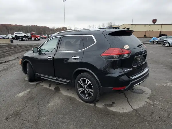 JN8AT2MV2HW264427 2017 NISSAN ROGUE - Image 2
