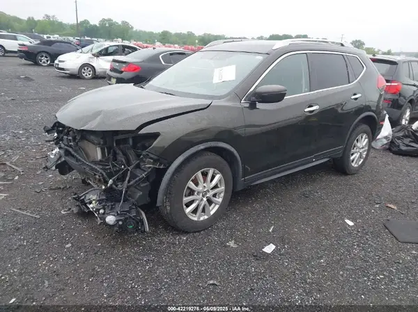 JN8AT2MV2HW270440 2017 NISSAN ROGUE - Image 2