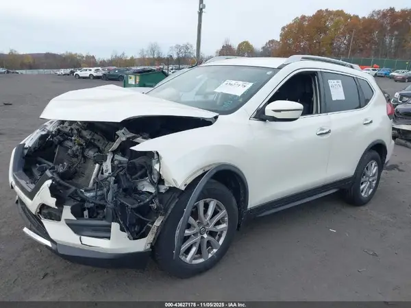 JN8AT2MV2HW272897 2017 NISSAN ROGUE - Image 2