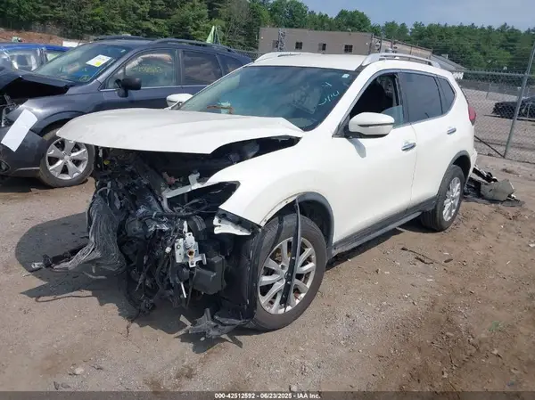 JN8AT2MV2HW273712 2017 NISSAN ROGUE - Image 2