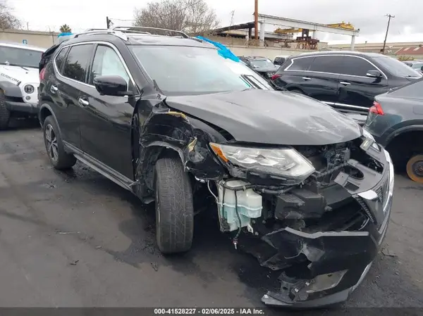 JN8AT2MV2HW282426 2017 NISSAN ROGUE - Image 1