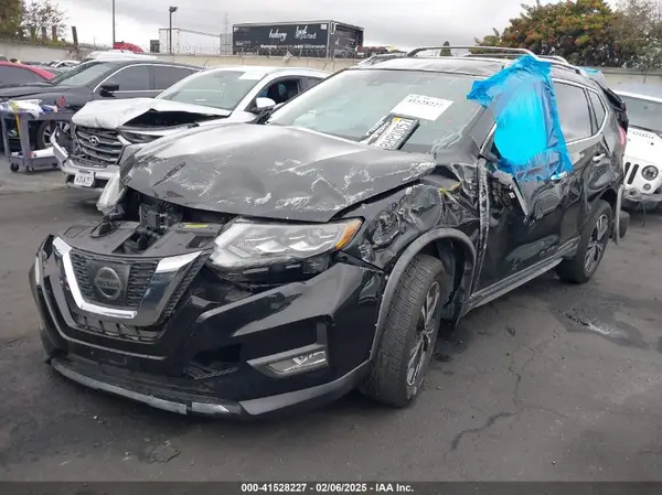 JN8AT2MV2HW282426 2017 NISSAN ROGUE - Image 2