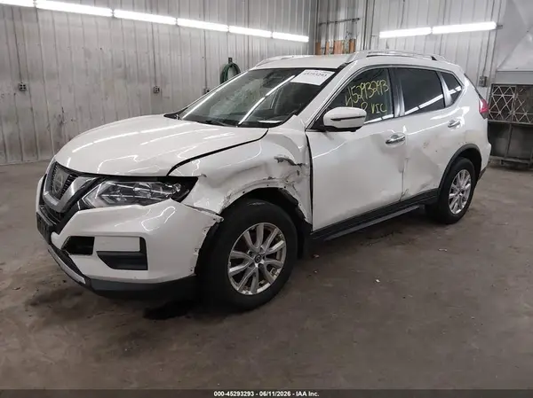 JN8AT2MV2HW282765 2017 NISSAN ROGUE - Image 2