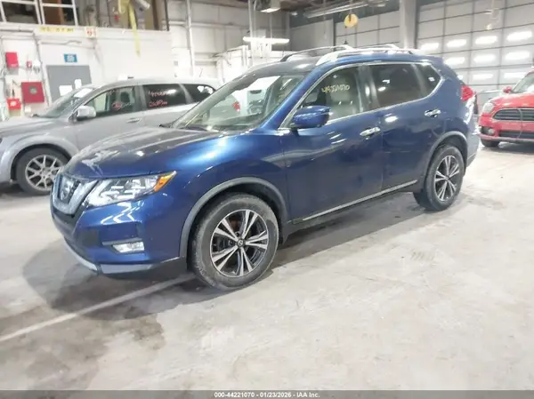 JN8AT2MV2HW285049 2017 NISSAN ROGUE - Image 2