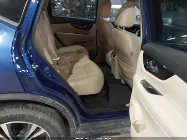 JN8AT2MV2HW285049 2017 NISSAN ROGUE - Image 8