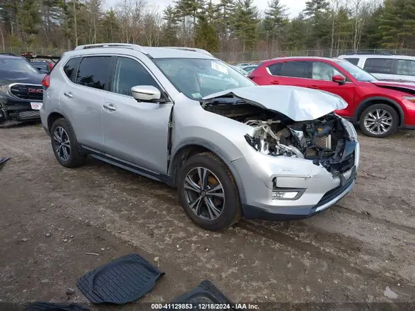 JN8AT2MV2HW285116 2017 NISSAN ROGUE - Image 1