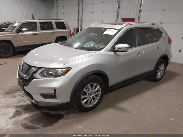 JN8AT2MV2HW285763 2017 NISSAN ROGUE - Image 2