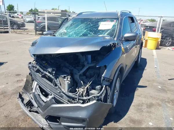 JN8AT2MV2JW300400 2018 NISSAN ROGUE - Image 2