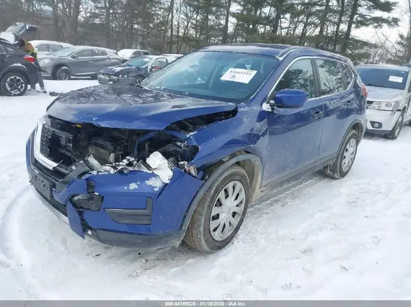 JN8AT2MV2JW301949 2018 NISSAN ROGUE - Image 2