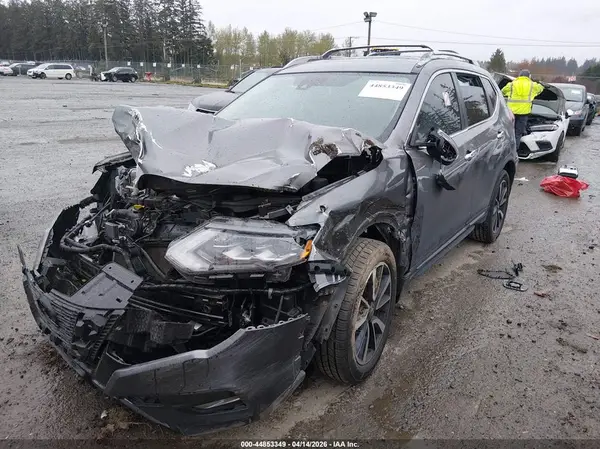 JN8AT2MV2JW303815 2018 NISSAN ROGUE - Image 2