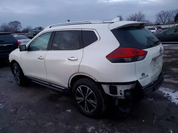 JN8AT2MV2JW303975 2018 NISSAN ROGUE - Image 2