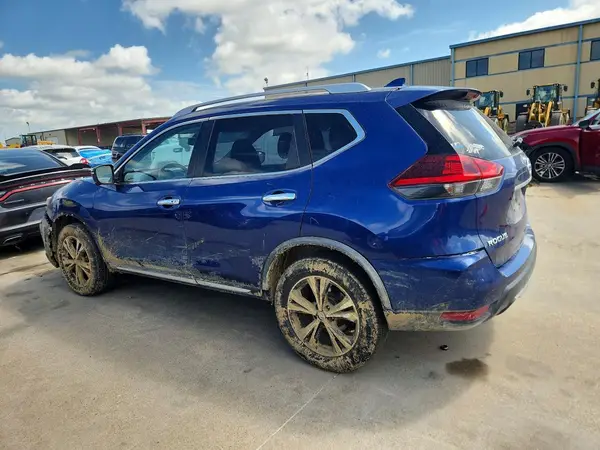 JN8AT2MV2JW304740 2018 NISSAN ROGUE - Image 2