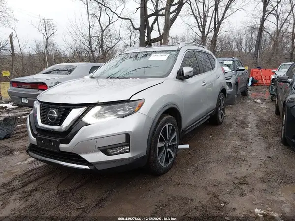 JN8AT2MV2JW306956 2018 NISSAN ROGUE - Image 2