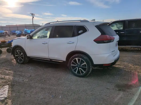 JN8AT2MV2JW315141 2018 NISSAN ROGUE - Image 2