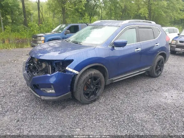 JN8AT2MV2JW317097 2018 NISSAN ROGUE - Image 2