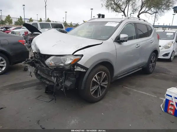 JN8AT2MV2JW319657 2018 NISSAN ROGUE - Image 2