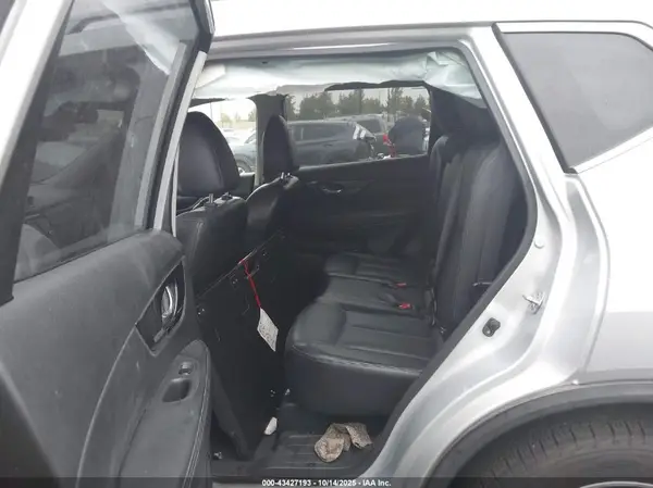 JN8AT2MV2JW319657 2018 NISSAN ROGUE - Image 8