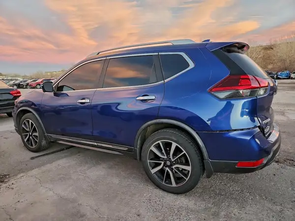 JN8AT2MV2JW323773 2018 NISSAN ROGUE - Image 2