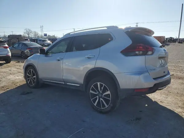 JN8AT2MV2JW325149 2018 NISSAN ROGUE - Image 2