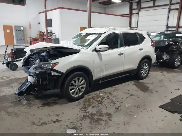 JN8AT2MV2JW325622 2018 NISSAN ROGUE - Image 2
