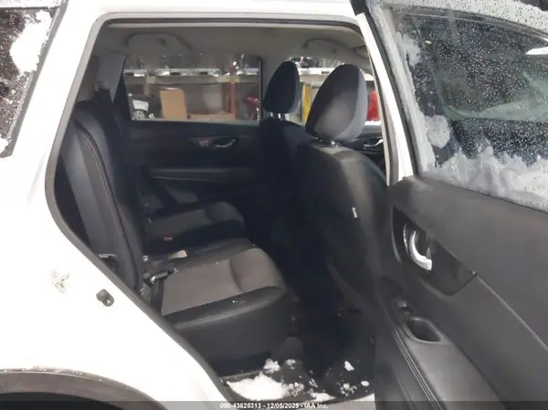 JN8AT2MV2JW325622 2018 NISSAN ROGUE - Image 8