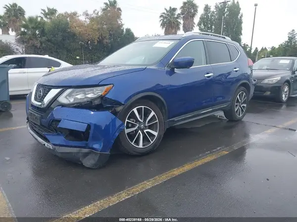 JN8AT2MV2JW325880 2018 NISSAN ROGUE - Image 2