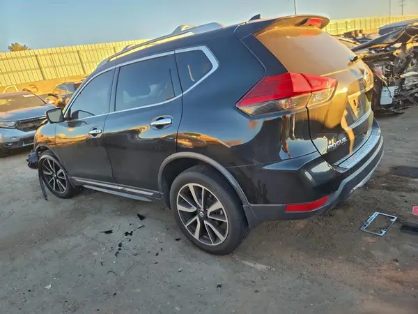 JN8AT2MV2JW343327 2018 NISSAN ROGUE - Image 2