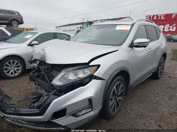 JN8AT2MV2JW354716 2018 NISSAN ROGUE - Image 2